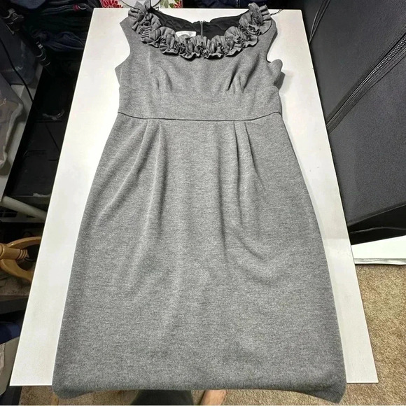 London Times Womens Shift Dress 10P Gray Ruffled Sleeveless Unlined Zip Closure - Picture 5 of 9